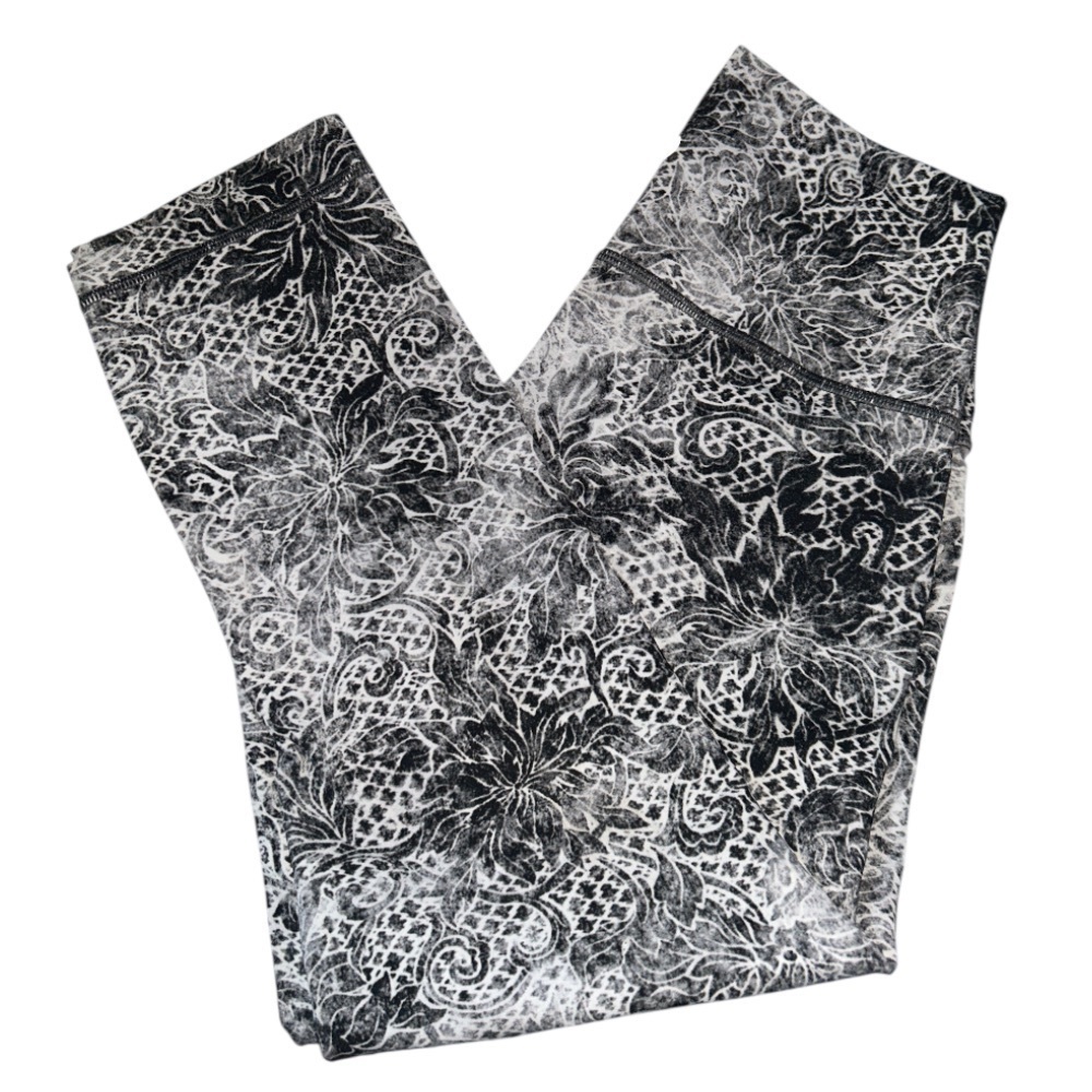 Lululemon Wunder Under Crop *Full-On Luxtreme 21"
Serigraph Starlight Black Sz 6 - Picture 3 of 14